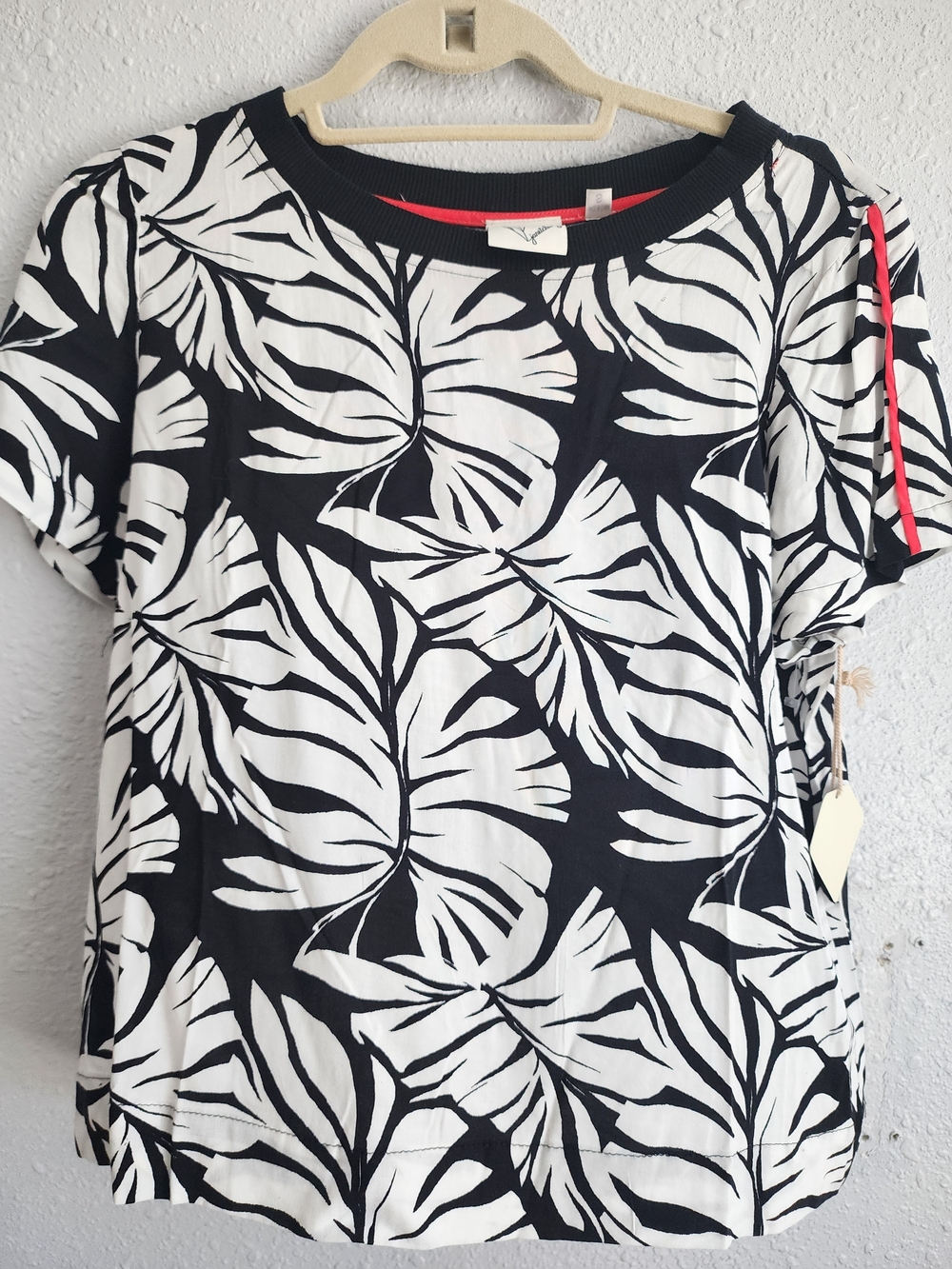 Black & White Leaf-Print Short Sleeve Top by Janet Chung Sz Sm